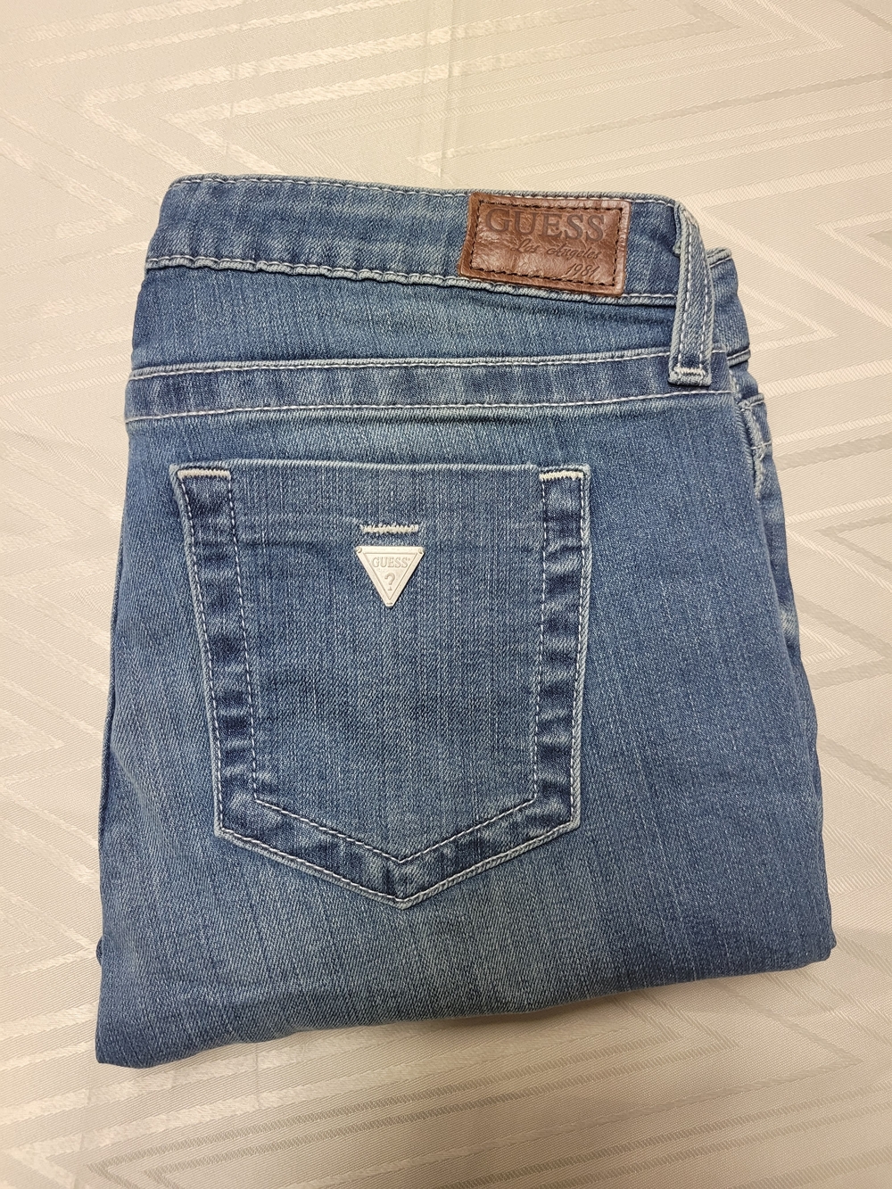 GUESS Women's Light Blue Skinny Jeans